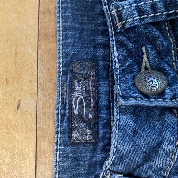 Silver Jeans Women’s Size 27/32 Suki Surplus Medium Wash Boot Cut Distressed - Picture 2 of 15